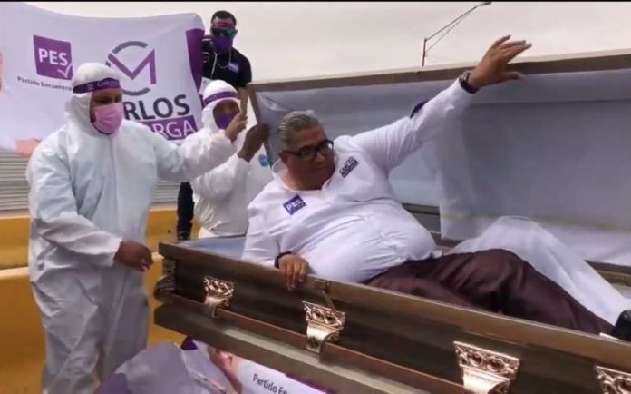 Federal deputy candidate Carlos Mayorga kicked off his campaign in Ciudad Juárez by arriving in a coffin.
