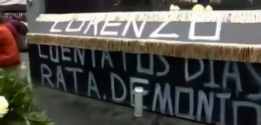 Félix Salgado's supporters set up a fake coffin telling INE president Lorenzo Córdova to "count your days, demon rat."