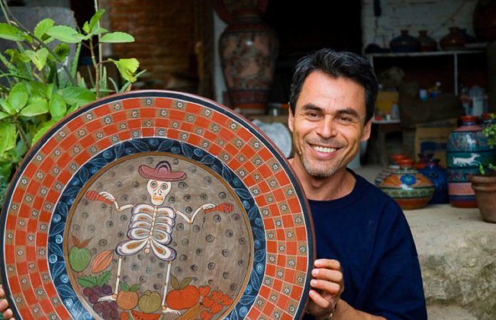 José Luis Cortéz with an example of his pottery.