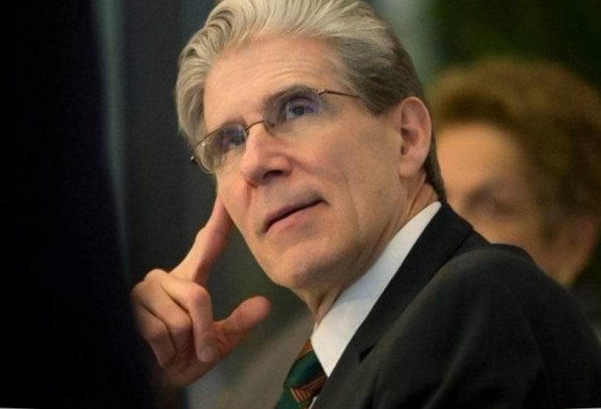 Former Minister of Health Julio Frenk is a member of Signos Vitales.