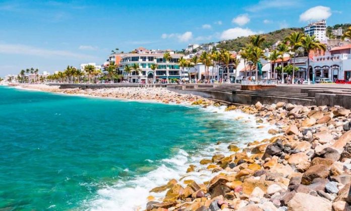 Puerto Vallarta is an international tourism destination that would fit Minister Clouthier's criteria for full vaccination of residents.
