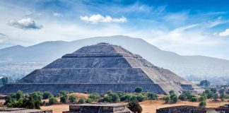 Mexico's historical preservation agency reported to México state authorities about illegal construction on private land at the protected Teotihuacán site.