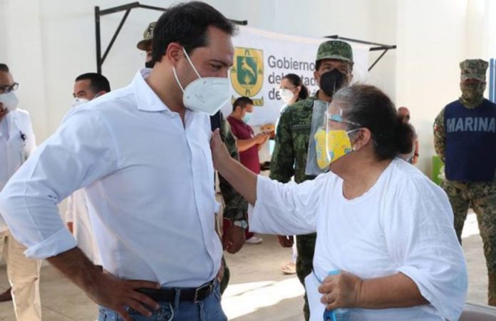 Yucatán Governor Mauricio Vila at a Covid-19 vaccination center in Mérida last week.