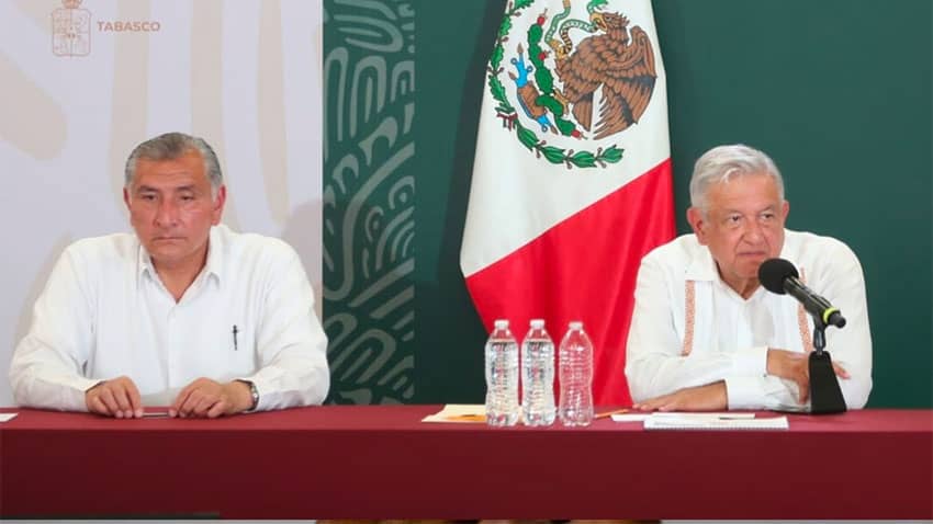 Governor López and the president at yesterday's press conference.