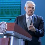 Signos Vitales accuses the government of having achieved few results and says AMLO spends press conferences controlling the agenda and rebuking critics.