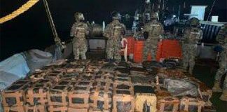 Marines and the cocaine seized off Nayarit.