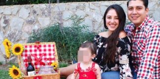 Julio Alberto Villaseñor Cabrera and Jimena Romo Jiménez with their daughter Julia.