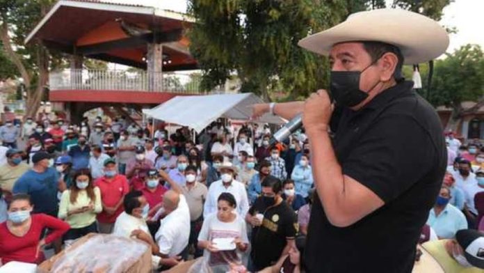 Félix Salgado speaking to supporters in Iguala on Sunday.