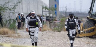 National Guardsmen at a crime scene in Nuevo Laredo.
