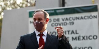 Nearly half of those who answered a recent survey by the firm Consulta Mitofsky said that they had a good opinion of Deputy Health Minister Hugo López-Gatell.