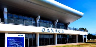 Teacher training students have ended their protest at the Oaxaca city airport.