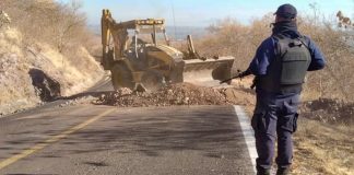 Authorities in Michoacan remove blockades preventing access to Aguililla.