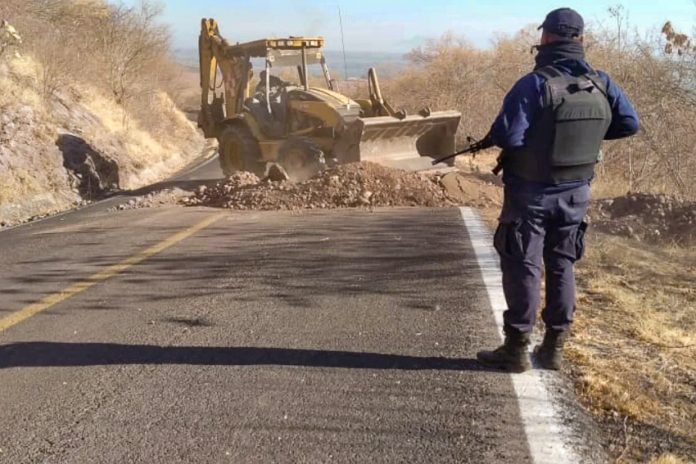 Authorities in Michoacan remove blockades preventing access to Aguililla.