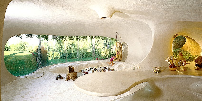 Casa Orgánica, inspired by caves and igloos.
