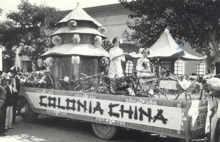 Float representing Chinese residents in Torreón, Coahuila.