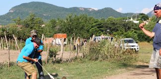 using a capture pole