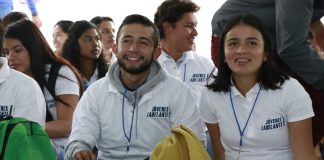 Jovenes Adelante scholarship recipients