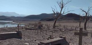 The cemetery was submerged by the Bacurato reservoir.