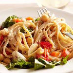 Pasta with arugula and chickpeas