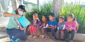 Jemima Peláez and one of her 'stoplight learning' classes.