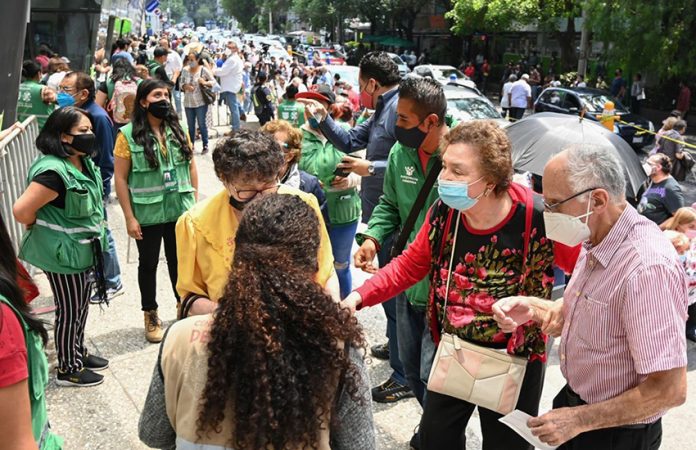 Seniors 60+ in line in Mexico City for second Covid-19 vax doses