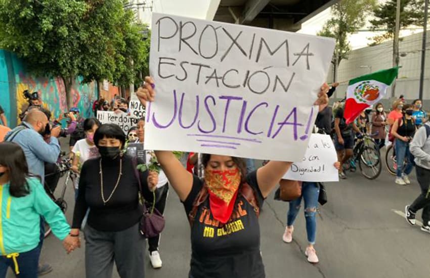 Protest on Avenida Tláhuac Line 12 Metro crash Mexico City