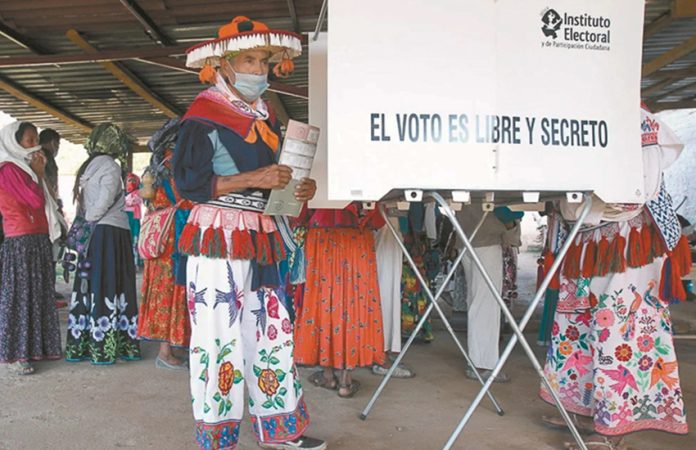 Tzotzil man in Chiapas preparing to vote