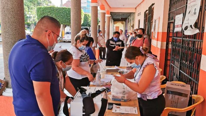 Voting in Aguililla, Michoacan