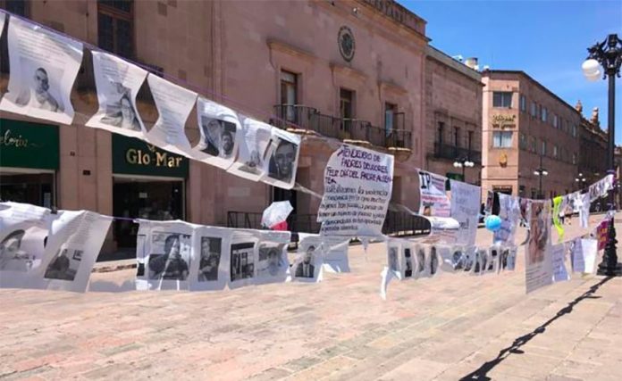 Posters of 'irresponsible fathers' on display in San Luis Potosí.