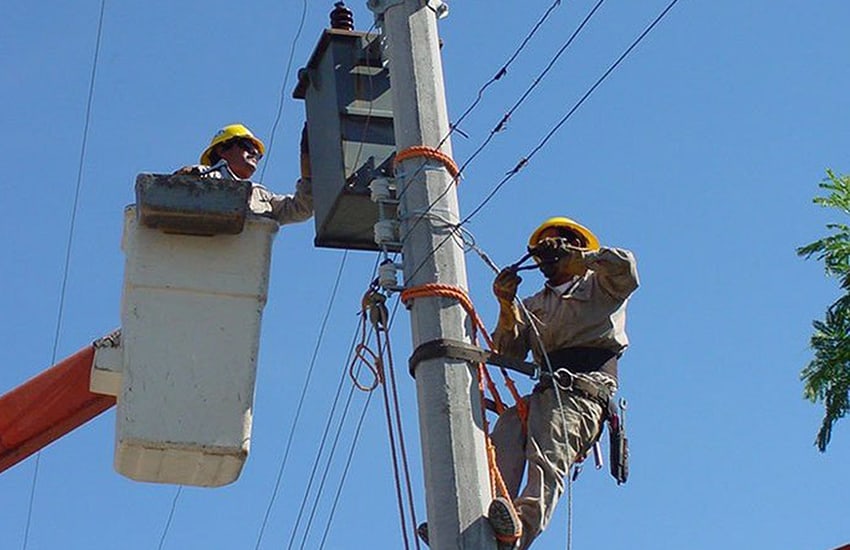 Mexico electricity linemen