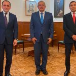 The president with Herrera, left, and Ramírez at the National Palace on Wednesday.