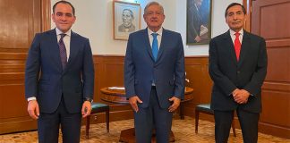 The president with Herrera, left, and Ramírez at the National Palace on Wednesday.