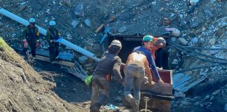 Rescue workers at the mine in Múzquiz.