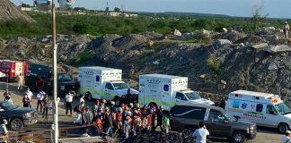 Rescue workers at the mine in Múzquiz.