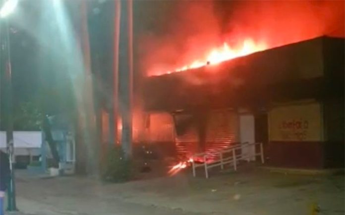 An electoral institute office burns in Tuxtla Gutiérrez.