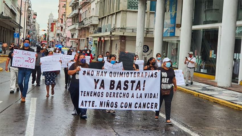 Parents of cancer patients march Wednesday morning in the city of Veracruz.