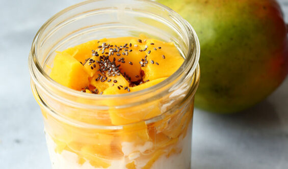 Mango overnight oats