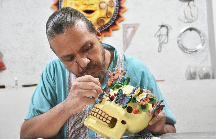 Arte Casbal keeps alive both a family tradition and a dying Mixtec craft