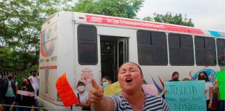 Angry citizens demanded justice with a protest in the streets of Amatlán.
