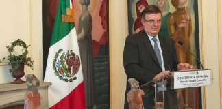 Foreign Minister Ebrard and the four pieces on display at a ceremony Friday in Paris.