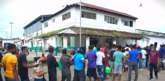 Migrants line up to apply for asylum in Tapachula, Chiapas.