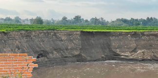 Puebla's sinkhole measures 126 meters across.