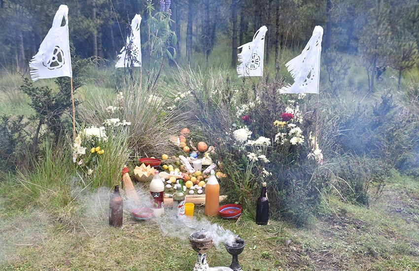 Offerings to spirits during a Canicula ritual