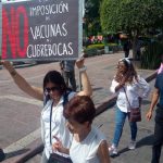An anti-vaccination protest in Querétaro.