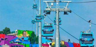 Cable cars on Mexico City's Line 2.