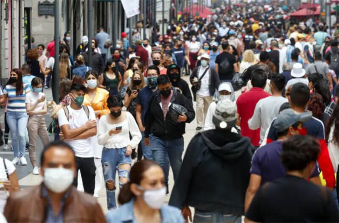 Mexico City on August 8, 2021: lots of masks, not so much social distancing