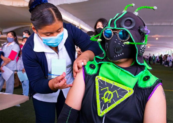 The superhero Supergrillo was one of the costumed candidates for vaccination in Xochimilco this week.