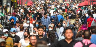 Large crowds continue to form in Mexico City in spite of a growing third wave.