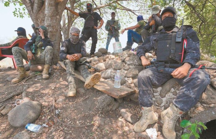 Pueblos Unidos self-defense groups have implemented blockades, trying to stop the expansion of the CJNG