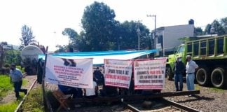 A Michoacán railway blockade is a common sight.
